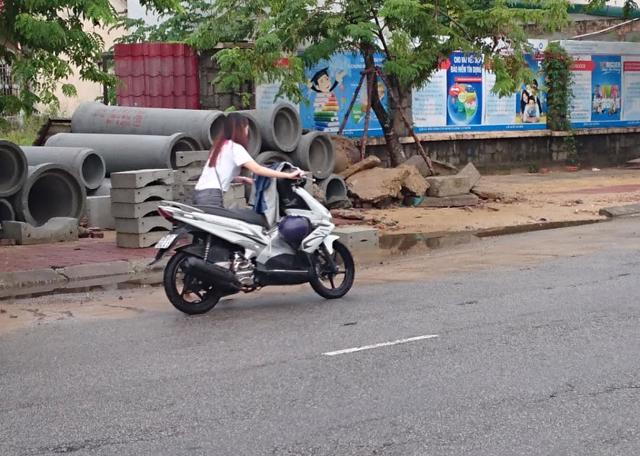 Tại sao xe đang đi bị chết máy