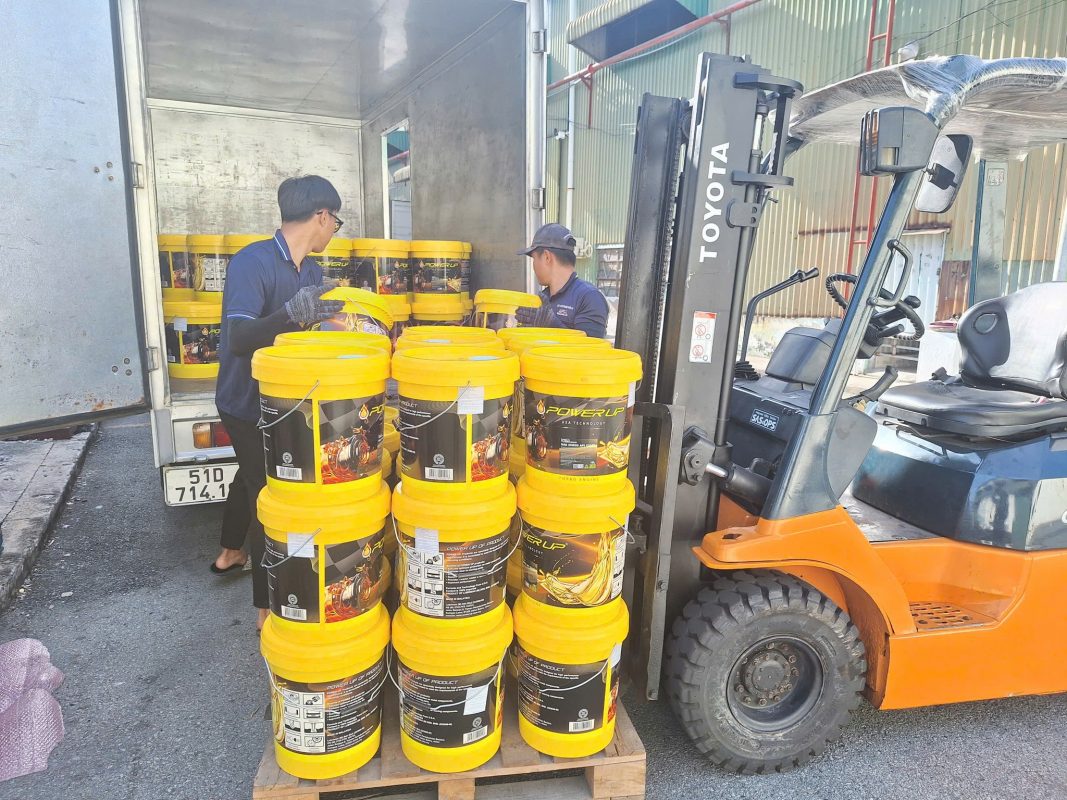 Nhớt Power Up cho máy xúc, xe nâng