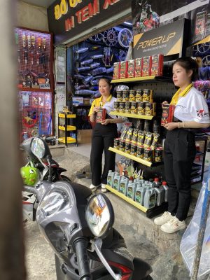 : Cách sắp xếp kệ trưng bày dầu nhớt Power Up thu hút khách hàng