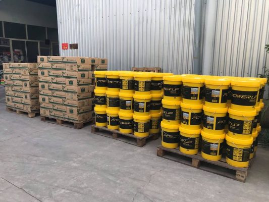 Thùng dầu nhớt Power Up tại kho hàng