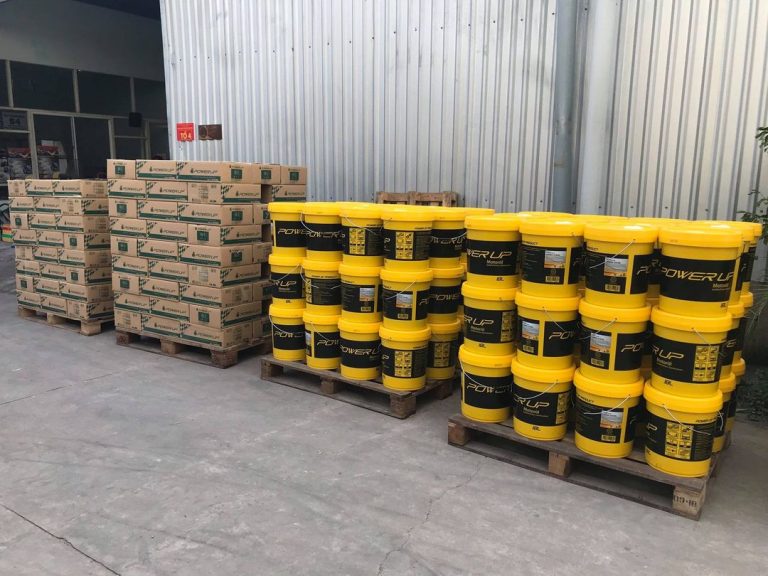 Thùng dầu nhớt Power Up tại kho hàng